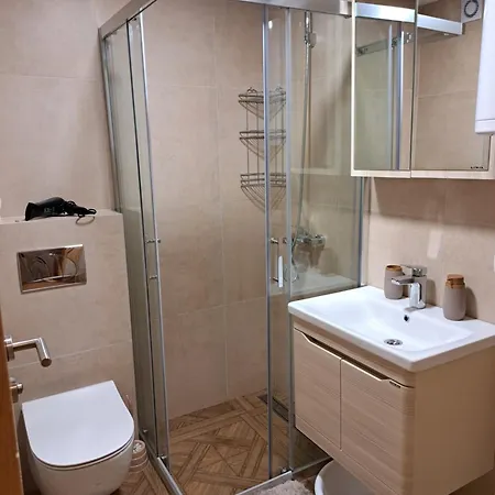 Lux Dunja I Jovana Zlatibor